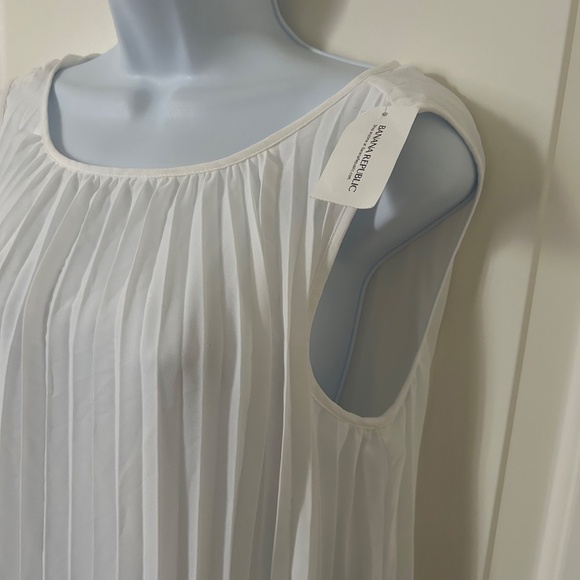 Banana Republic NWT Pleated White Dress -Size 8 - Picture 4 of 6
